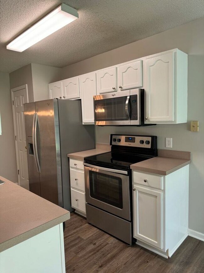 Photo - Home in the heart of Richmond Hill- Mainst...