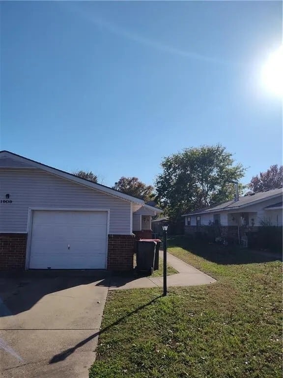 Photo - 1909 Sycamore Pl