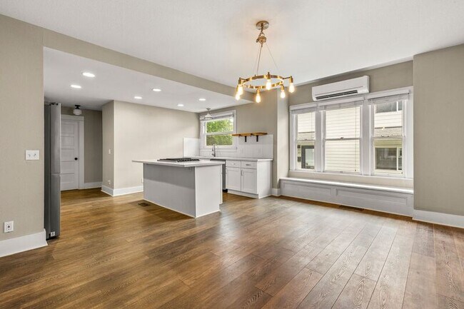 Photo - 5530 N Haight Ave