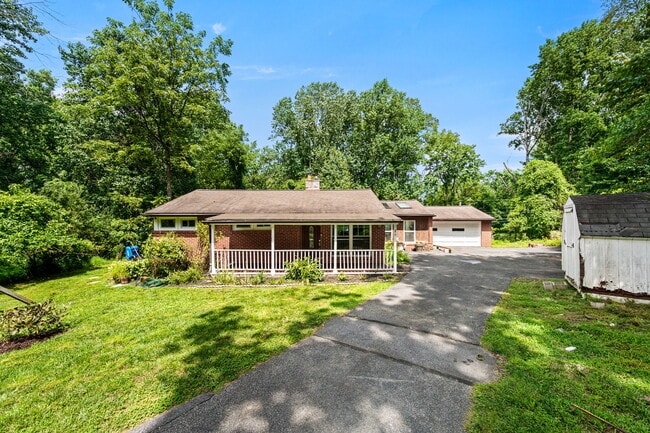 25 E Pennsbury Way