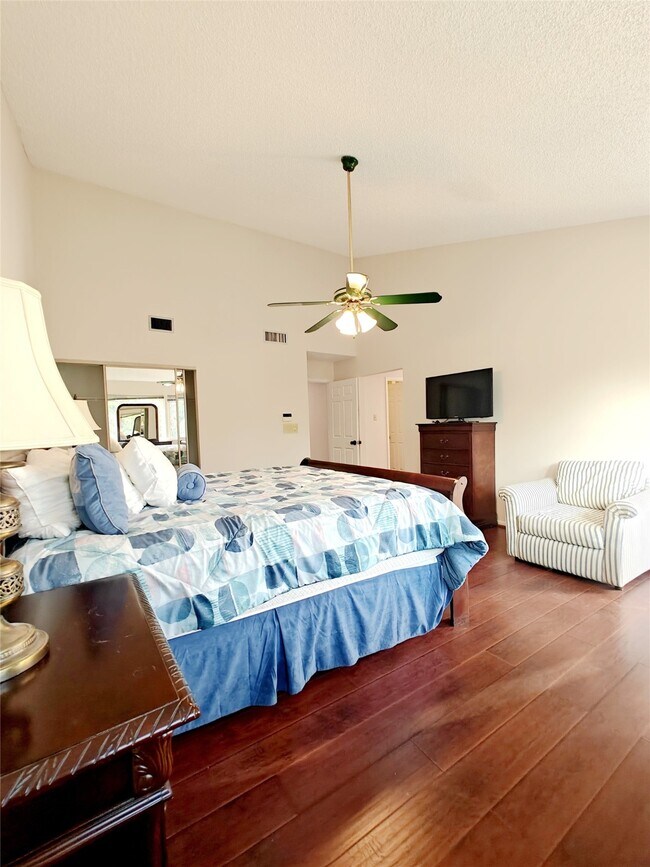 Building Photo - 3516 Bellaire Blvd Rental