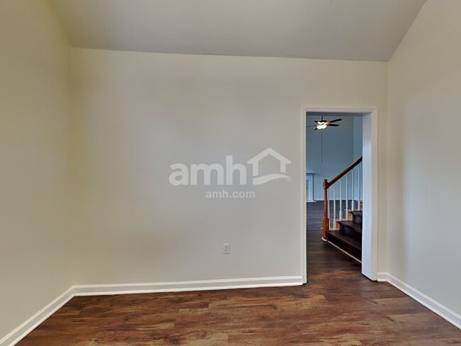 Photo - 7209 Sir William Dr