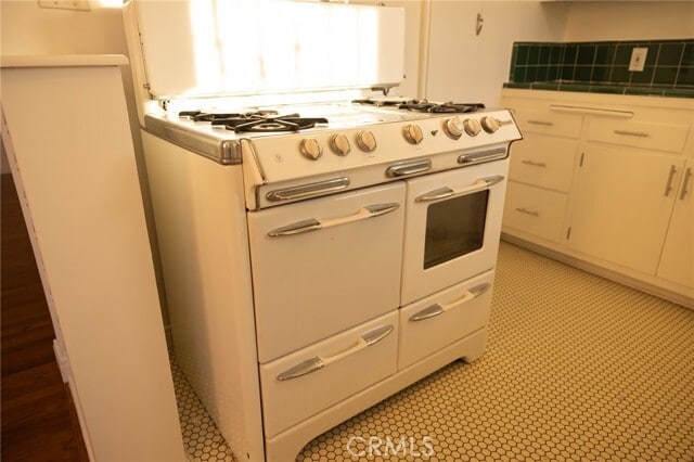 Photo - 1745 Mariposa Ave