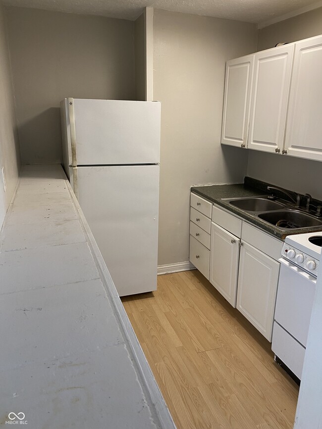 Photo - 208 S Main St