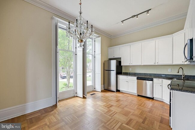 Building Photo - 1401 Delaware Ave Unit 1F