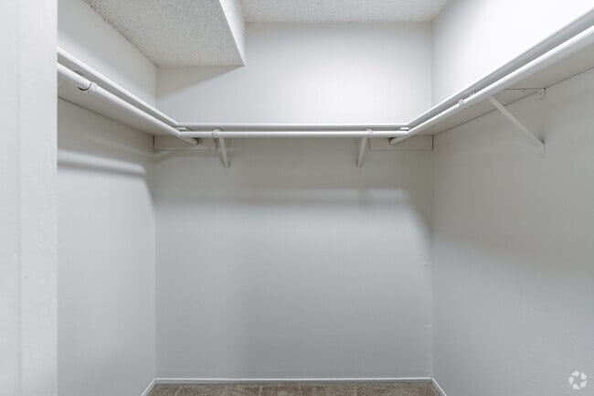 3BR, 1.5BA - 1,130SF - Primary Closet