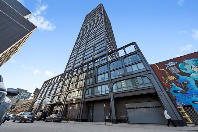 Building Photo - 164 N Peoria St Unit 1705