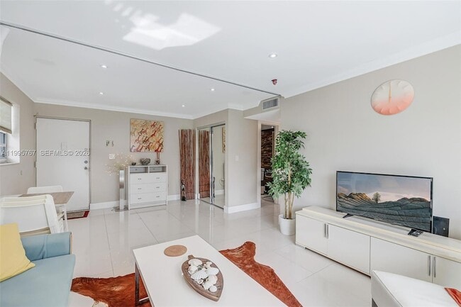 Photo - 618 Euclid Ave Unit 204