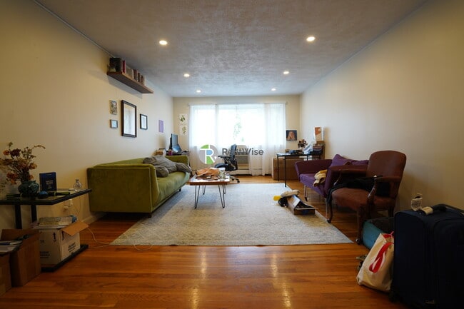 Building Photo - 20 Radcliffe Rd Rental