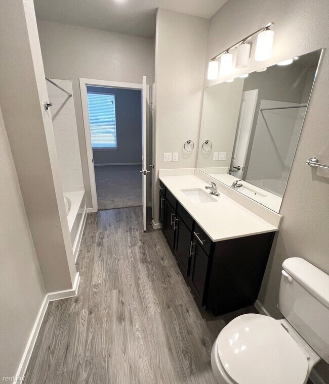 Photo - 1 br, 1 bath Condo - 301 W FM 1187  1 bath