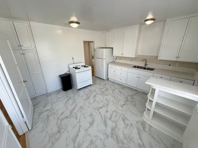Photo - Quaint 3 bedroom Apt Home on 439-443 N. Spaulding Ave. Unit 441 N Spaulding Ave