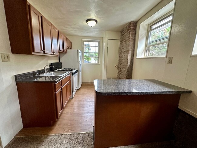 Building Photo - Charming One Bedroom in Oakland! Spacious ... Unit 3