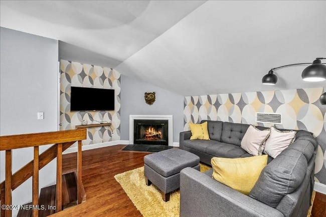 Photo - 834 Cedar St