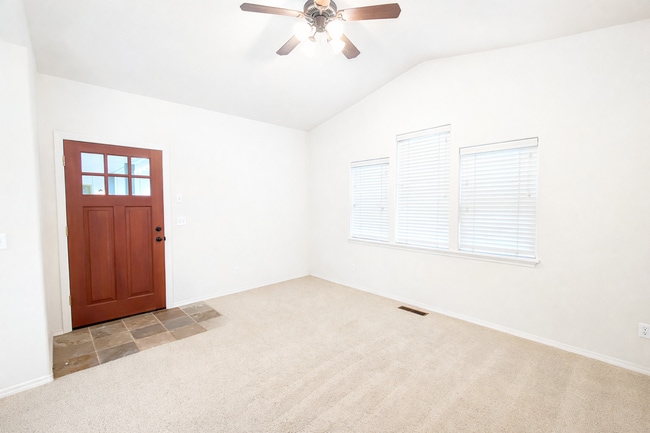 Photo - Beautiful 2x2.5 townhouse in NW Crossing!