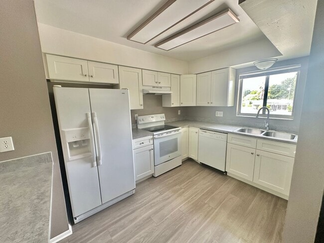 Photo - 2549 S Oak Ave Unit r2549soD