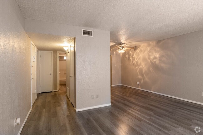 1BR, 1BA - 750SF