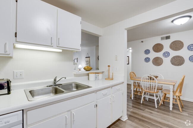 1 BR, 1 BA 774 SF - Eastbrook Apartments