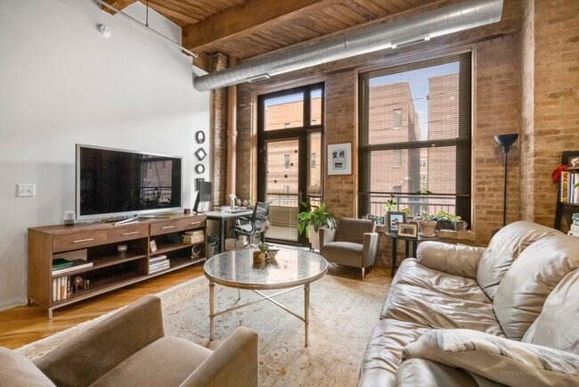 Building Photo - 1040 W Adams St Unit 255
