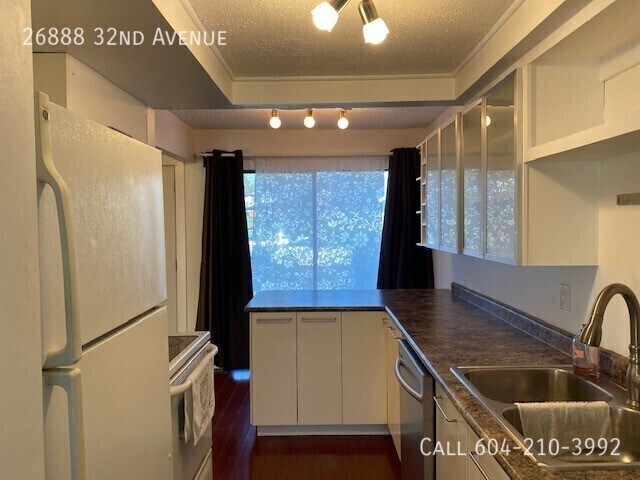 Photo - Corner Unit w/ Fenced Yard & Pet Friendly!