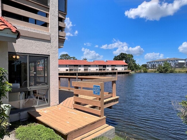 Beautiful Lake View 2-Bedroom Condo in Win... - Beautiful Lake View 2-Bedroom Condo in Win...