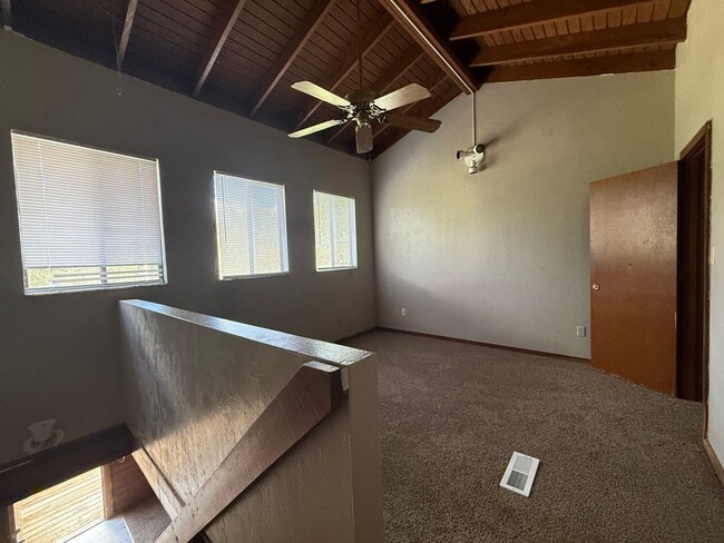 569-A Oakland Ave E