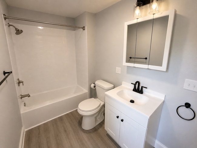 Photo - 155 Oak St Unit 3