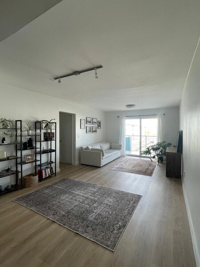 Photo - 16851 NE 35th Ave Unidad 34