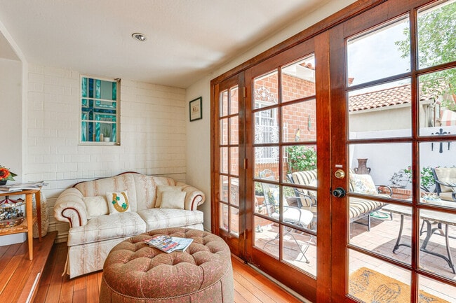 Building Photo - 107 W Windsor Ave Unit ID1385913P