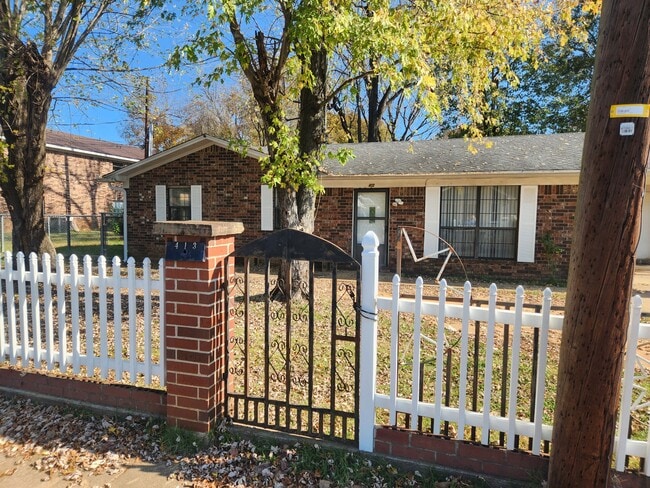 Building Photo - 413 S Fulton St