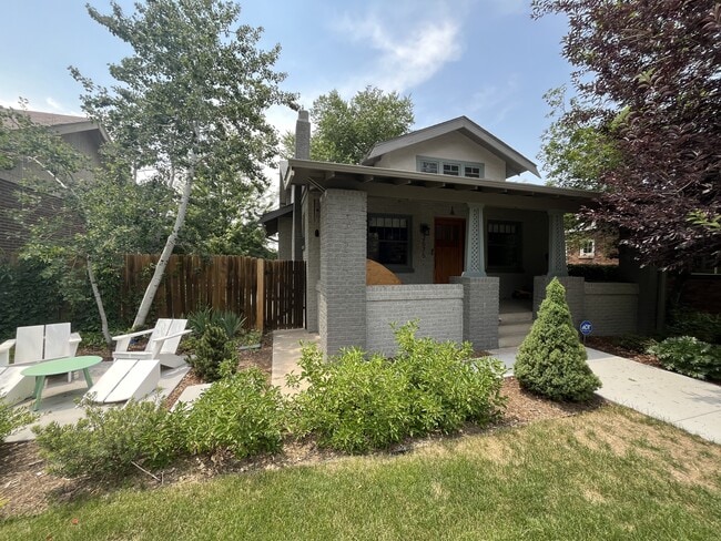 Building Photo - 2575 Dahlia St
