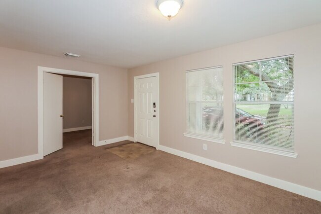 Photo - 15836 S Alley Ct