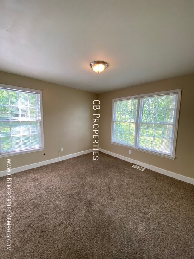 Photo - 912 Newell Rd