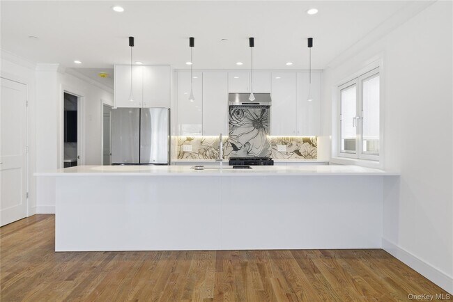 Photo - 550 E Harrison St