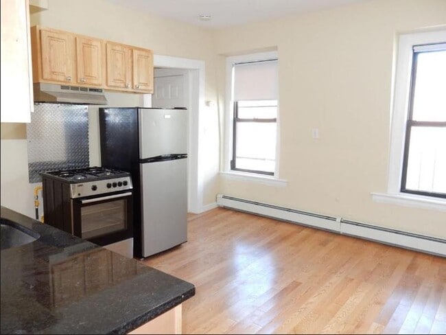 Photo - 232 Cambridge St