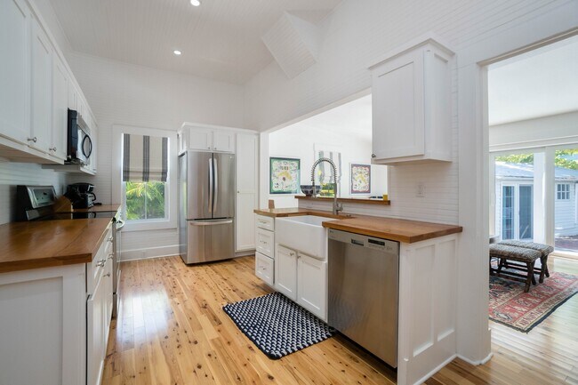 Photo - 380 Palm Ave