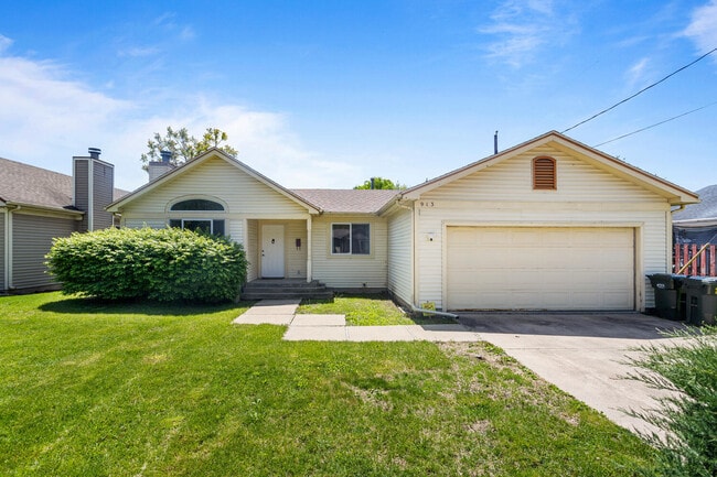 Building Photo - 913 W Eads St Rental