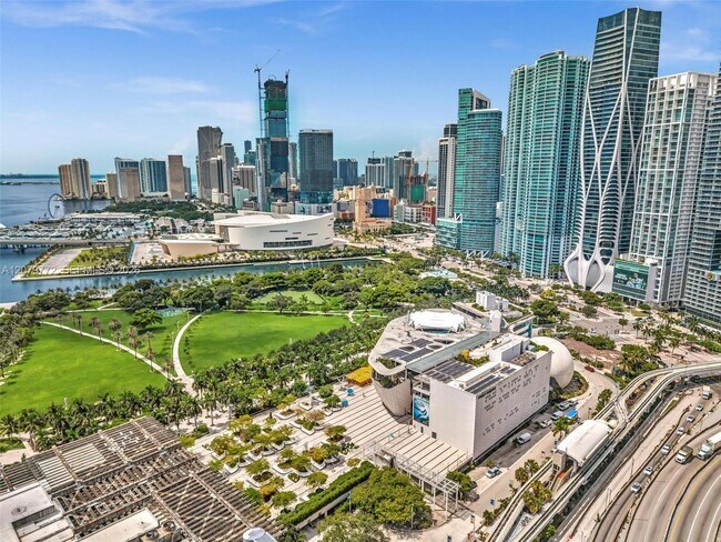 Photo - 900 Biscayne Blvd