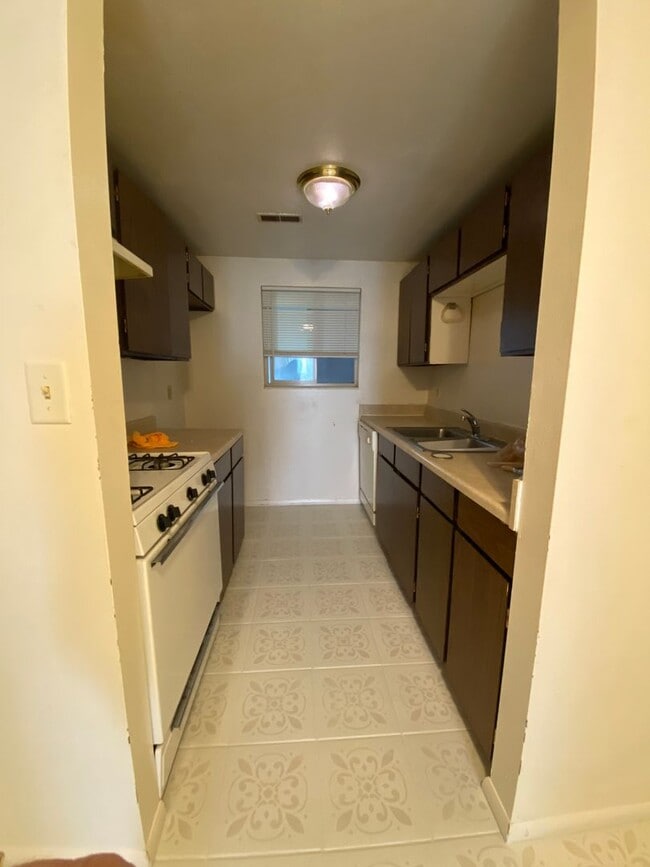 Photo - Contract Sale! 1B/1B Pet Friendly Apartment South of BYU Unidad 216