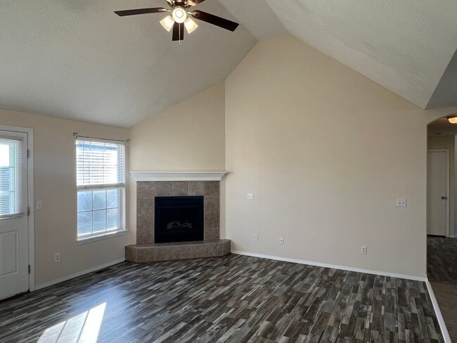 Photo - Republic Schools - Gorgeous 4 Bed 2 Bath 2 Car Garage For Rent