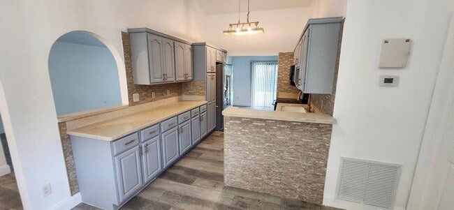 Photo - 301 SW Whitmore Dr