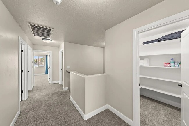 Photo - 355 W 200 S