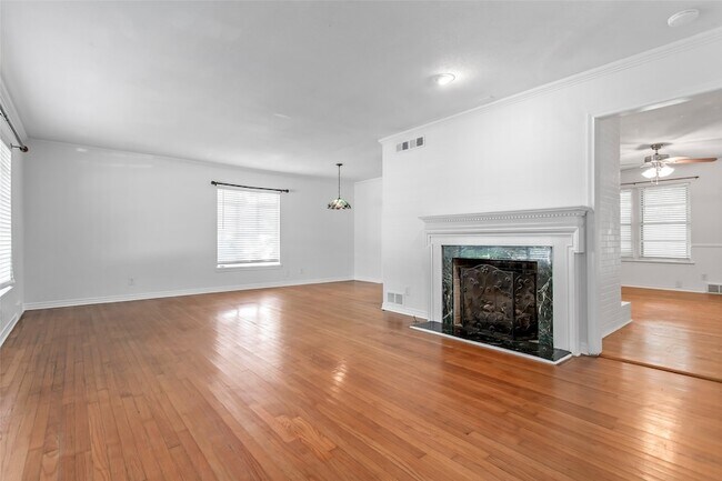 Photo - 6915 Inverness Ln