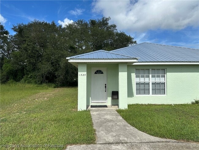 Building Photo - 1525 Queen Palm Ave Rental