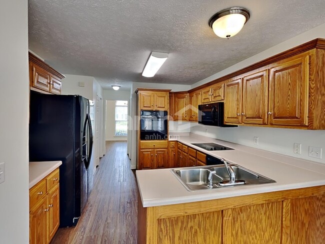 Photo - 204 Creekwood Dr