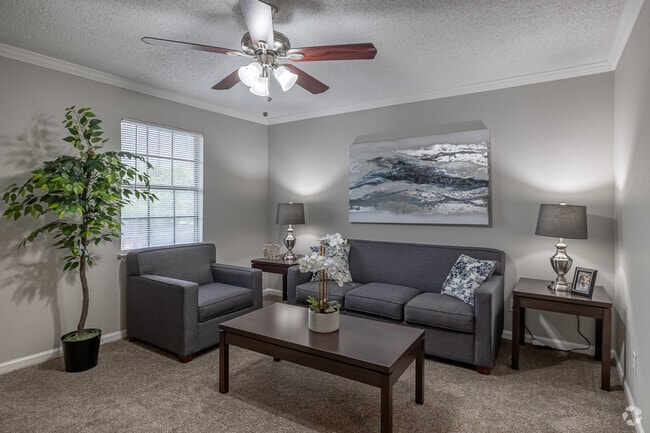 1BR, 1BA - 550SF - Living Room