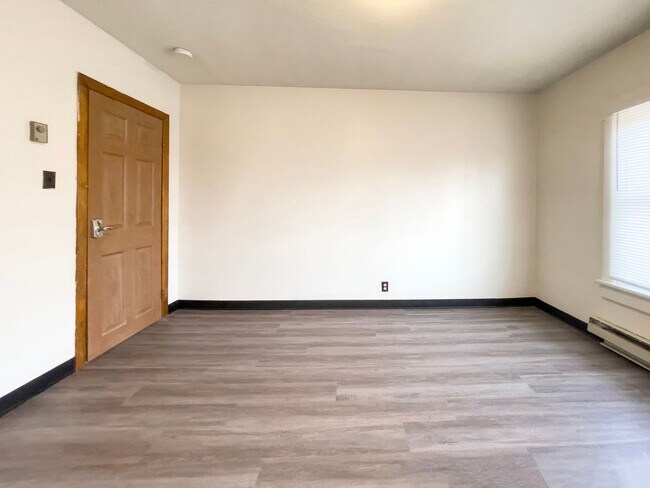 Photo - PRELEASING for AUGUST! Close to Campus Unit 07