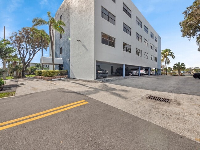 Photo - 105 S Riverside Dr Unit 402