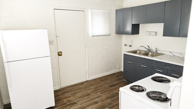 kitchen - 1415 Wyoming Ave Unit 2