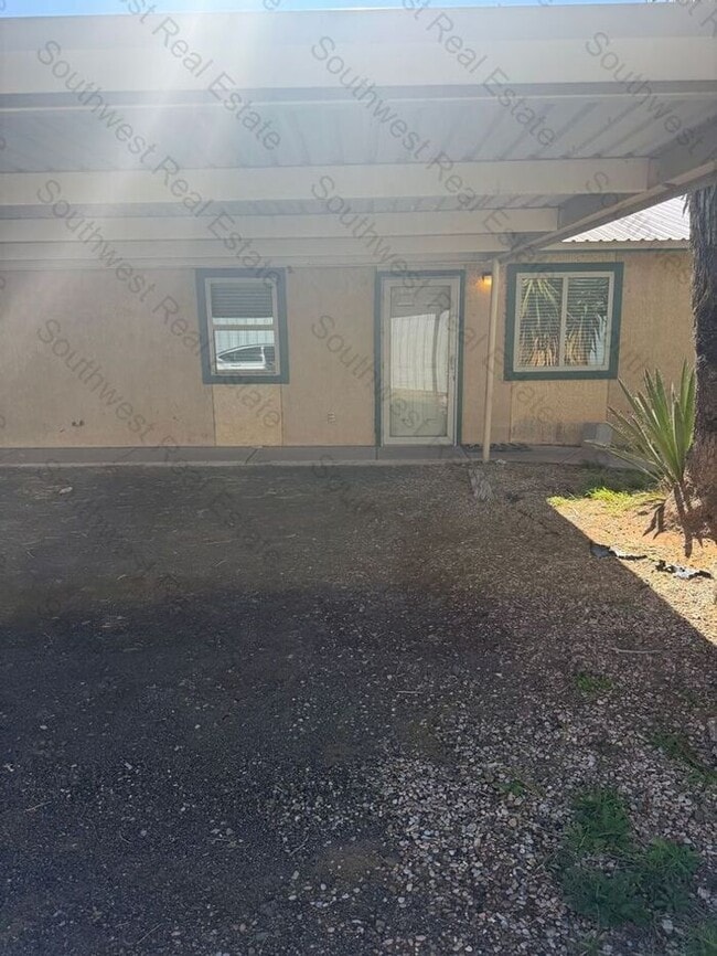 Spacious 2 bedroom 1 Bath apartment- Close... - Spacious 2 bedroom 1 Bath apartment- Close...