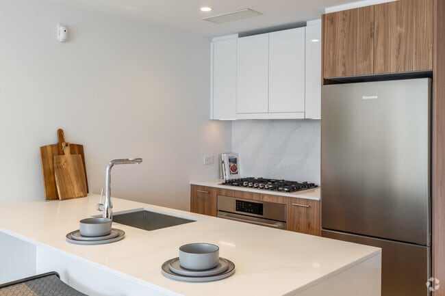1BR, 1BA - 555SF - Kitchen - Halletts Point